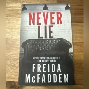 Never Lie by Freida McFadden Paperback